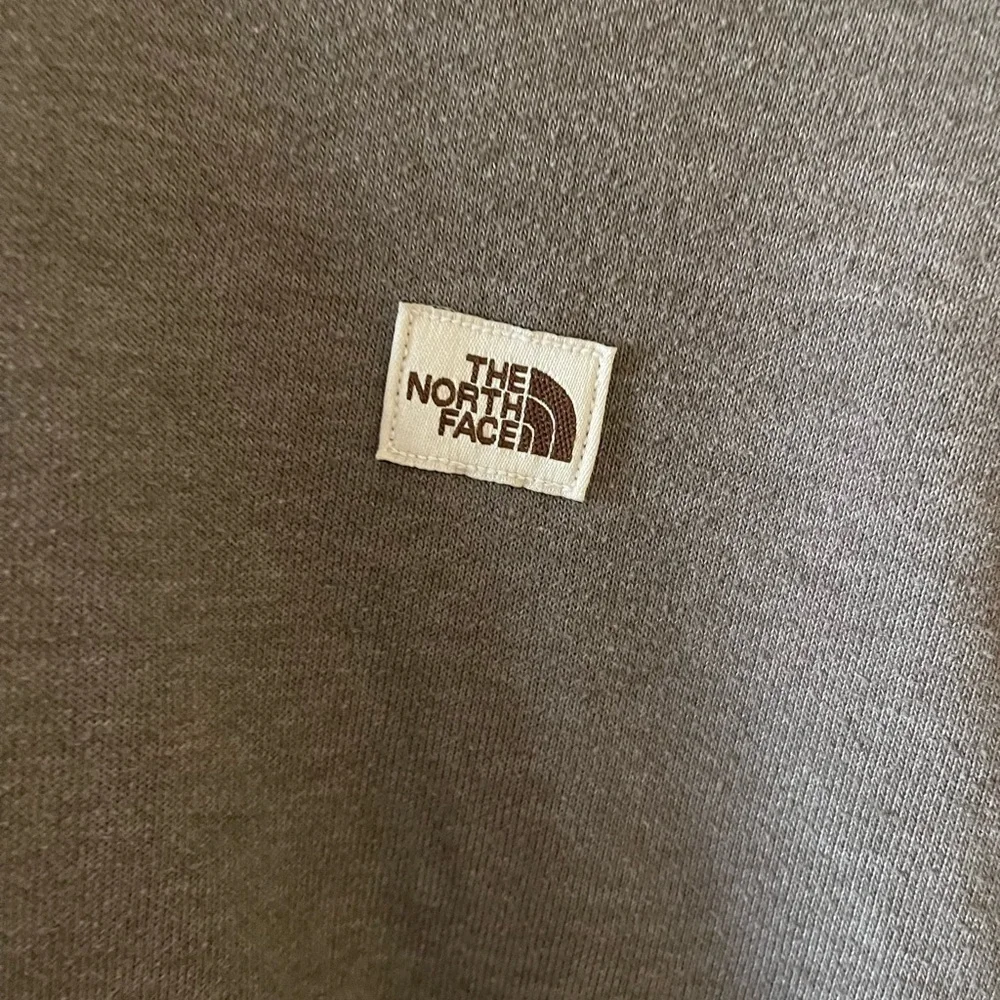 The North Face hooded sweatshirt • size M